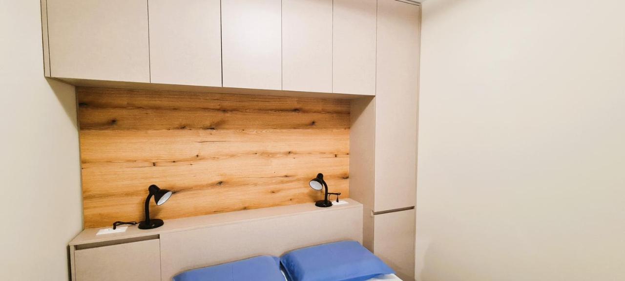 2V1 - Center Apartment 1 Tirana Exteriör bild